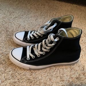 Converse Chuck Taylor (men's 7, women's 9)